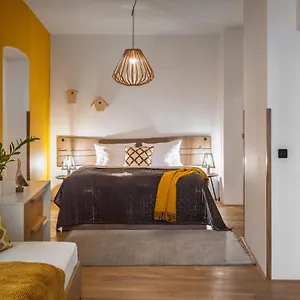 4 Trees By Adrez Apartment Prague